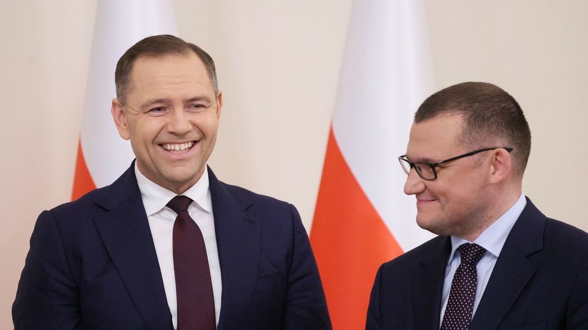 Spotkanie prezydenta Andrzeja Dudy z Karolem Nawrockim
Fot. Pawel Wodzynski/East News, 03.06.2025. Spotkanie prezydenta Andrzeja Dudy z prezydentem elektem Karolem Nawrockim, w Palacu Prezydenckim w Warszawie.  Popierany przez PiS Karol Nawrocki zwyciezyl w drugiej turze niedzielnych wyborow prezydenckich, uzyskujac 50,89 procent.
N/z: Karol Nawrocki, Pawel Szefernaker
Pawel Wodzynski