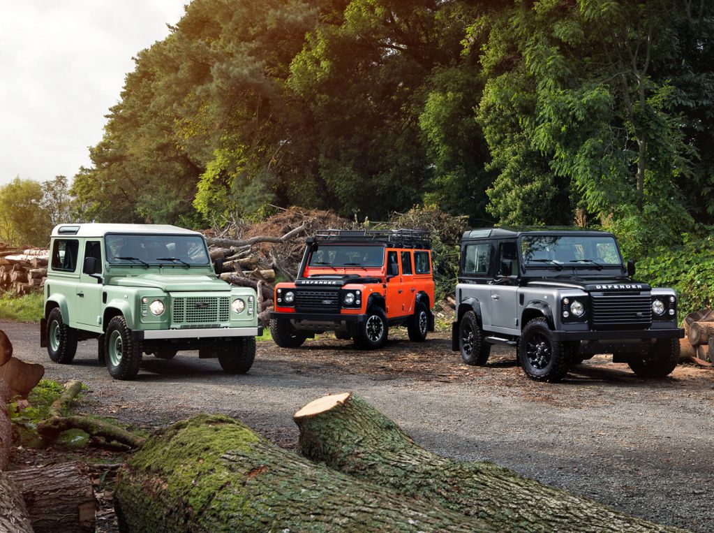 Klasyczny Land Rover Defender pozostanie w produkcji, ale…