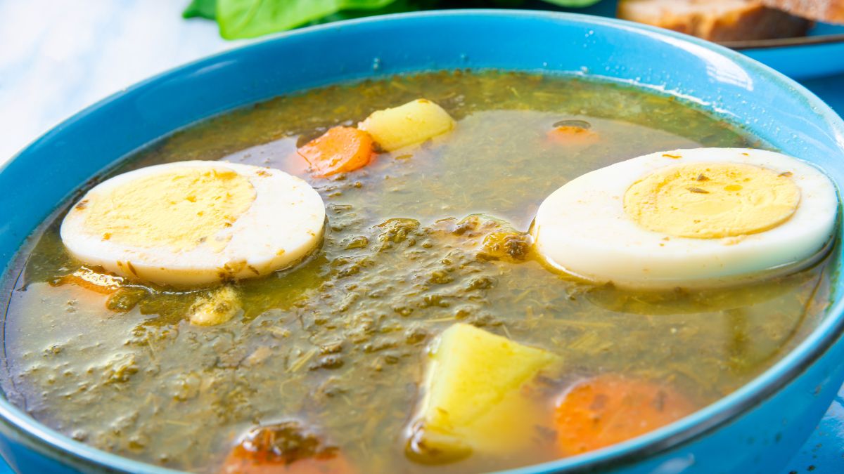 Zupa szczawiowa z przecieru. Przepis babci na zdrowie