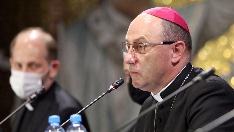 Prymas Polski: dość bratobójczej walki. Modlitwa też w intencji kard. Dziwisza