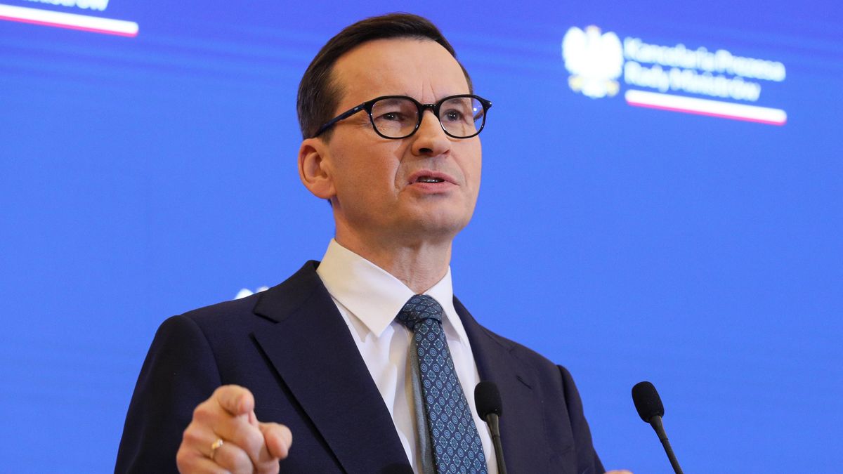 Warszawa, 10.01.2023. Premier Mateusz Morawiecki podczas konferencji prasowej po posiedzeniu Rady Ministrów, 10 bm. w KPRM w Warszawie. Rząd przyjął projekt nowelizacji Kodeksu pracy wprowadzający zmiany m.in. w urlopach rodzicielskich. (mr) PAP/Paweł Supernak