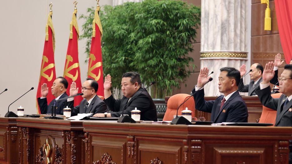 Przywódcę Korei Północnej Kim Dzong Un na posiedzeniu plenarnego 8. Komitetu Centralnego Partii Robotniczej Korei Północnej 