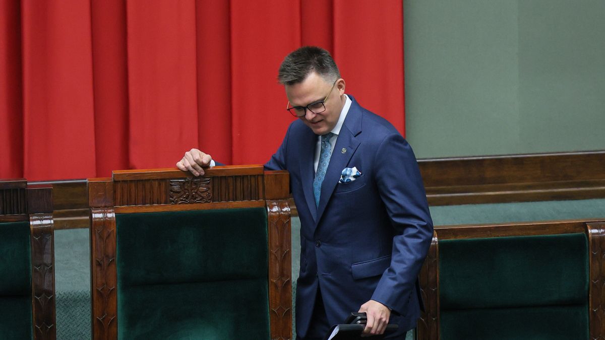 Warszawa, 28.09.2025. Marszałek Sejmu Szymon Hołownia podczas XXXI sesji Sejmu Dzieci i Młodzieży, 28 bm. w Warszawie. Sejm Dzieci i Młodzieży to projekt partycypacyjno-edukacyjny, którego celem jest edukacja najmłodszego pokolenia w zakresie parlamentaryzmu i demokracji. Jest skierowany do uczniów trzech ostatnich klas szkoły podstawowej. (ad) PAP/Rafał Guz