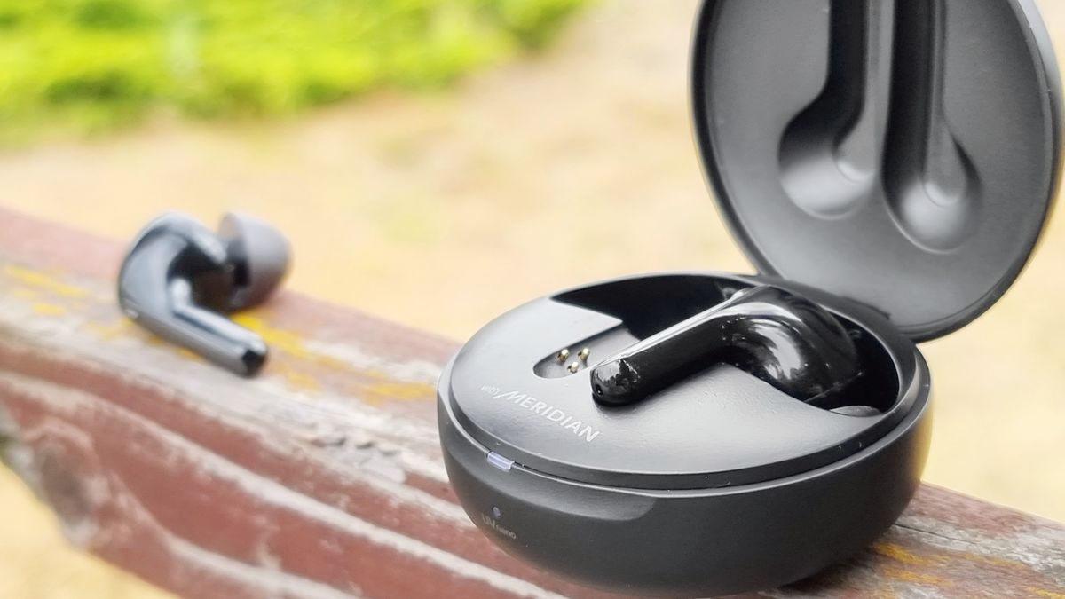 Te słuchawki same się dezynfekują. Sprawdziłem LG Tone Free FN7 1