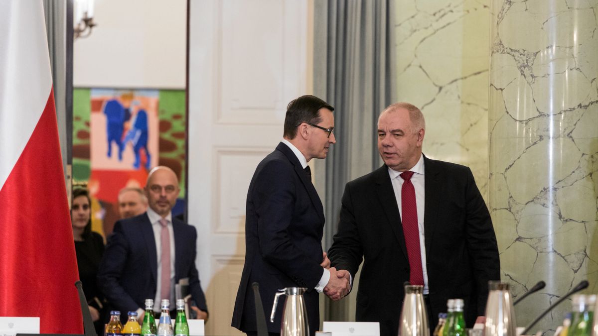 Premier Mateusz Morawiecki i Jacek Sasin. Zdjęcie ilustracyjne