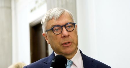 Roman Giertych na wojnie z internautami. Chce ścigać za udostępnianie filmu