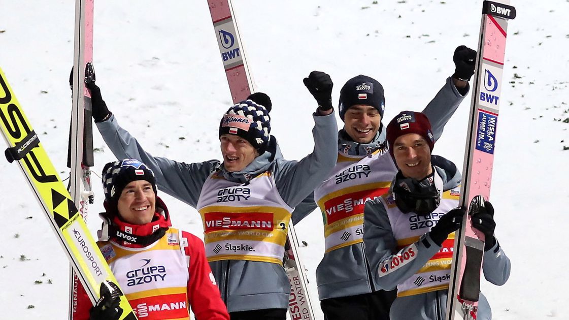 PAP / Grzegorz Momot / Na zdjęciu: Polacy (od lewej): Kamil Stoch, Dawid Kubacki, Jakub Wolny i Piotr Żyła