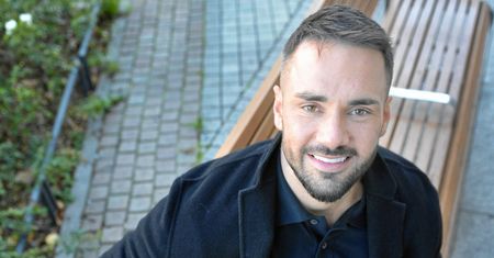 Taki był jako radny. "Łukasz zabrał do auta piłę spalinową i zaczął karczować"