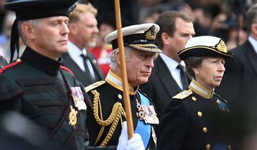 Co Karol robił tuż przed śmiercią królowej Elżbiety II? Jego biograf zdradził zaskakujące fakty