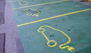 Parkują na miejscach dla elektryków. Spór kierowców. Sypią się mandaty