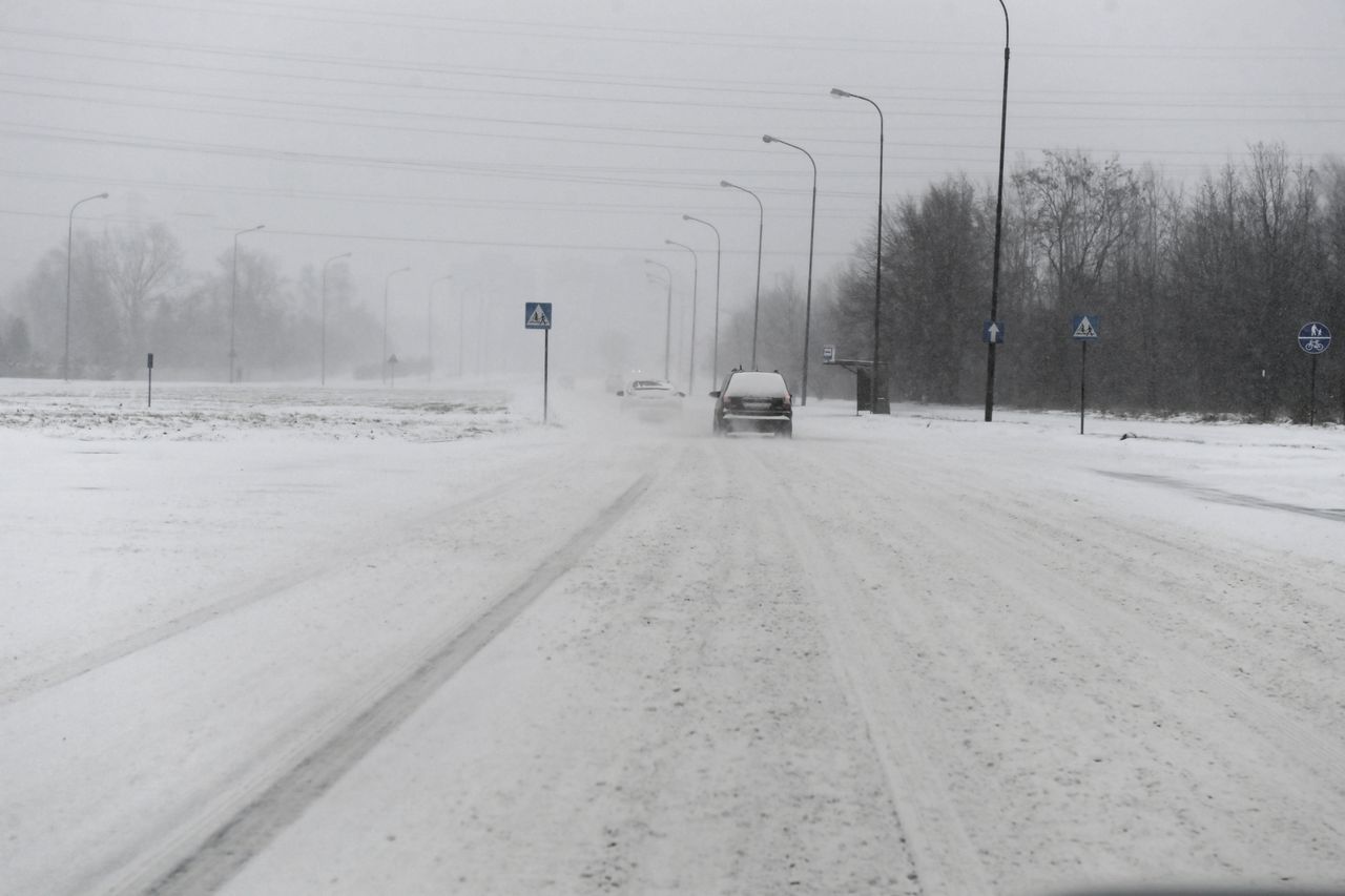 Śląsk. Ślisko, bez prądu i z utrudnieniami na kolei