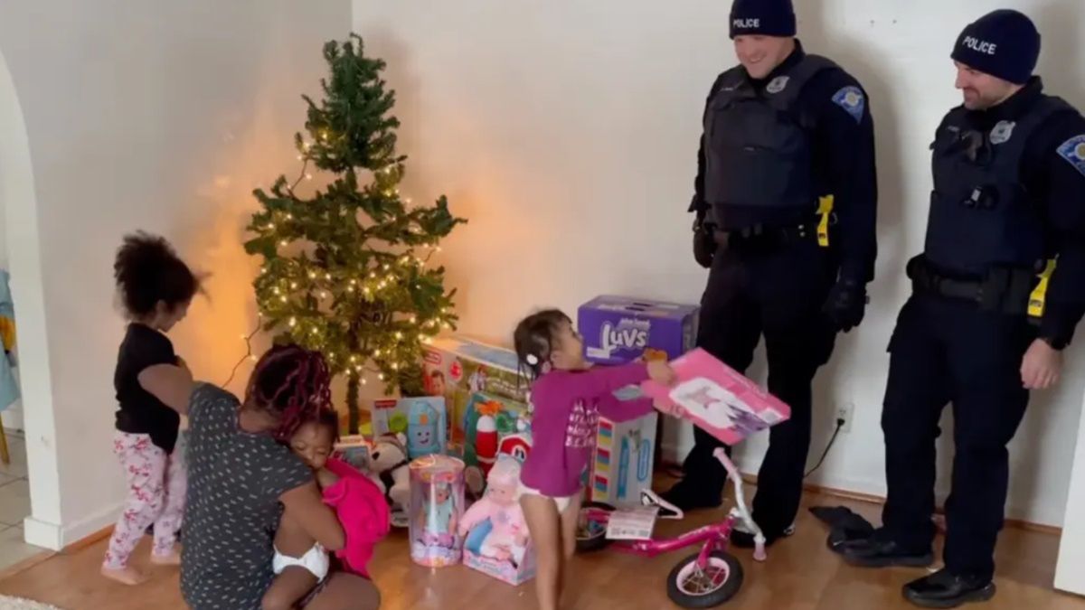 Prezenty dzieci zostały skradzione. Funkcjonariusze policji zdołali je jednak odzyskać