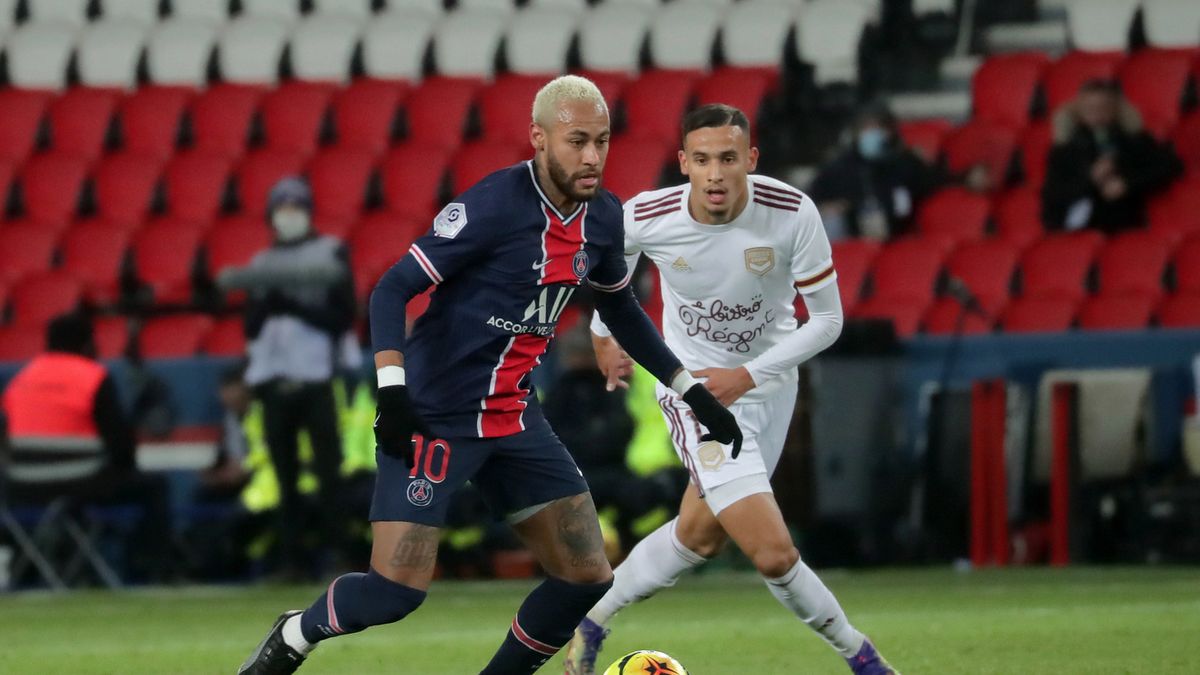 PAP/EPA / CHRISTOPHE PETIT TESSON / Na zdjęciu: Neymar (z lewej)