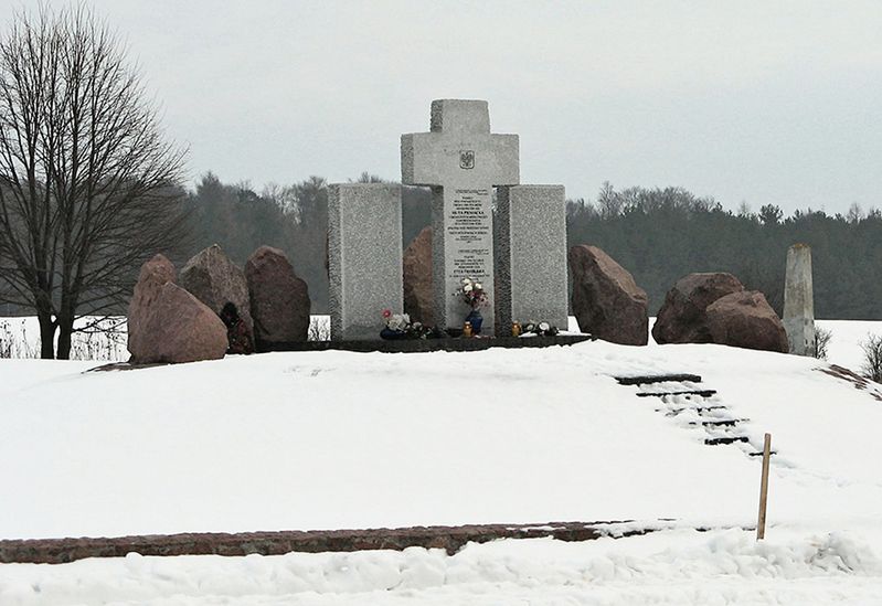 Ukraina. Po raz kolejny zniszczono pomnik Polaków w Hucie Pieniackiej