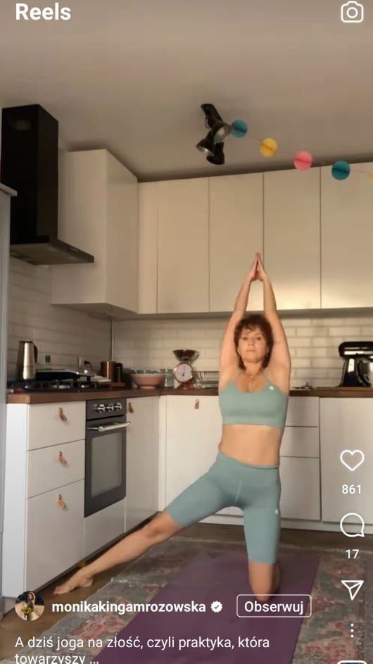 Monika Mrozowska praktykuje jogę