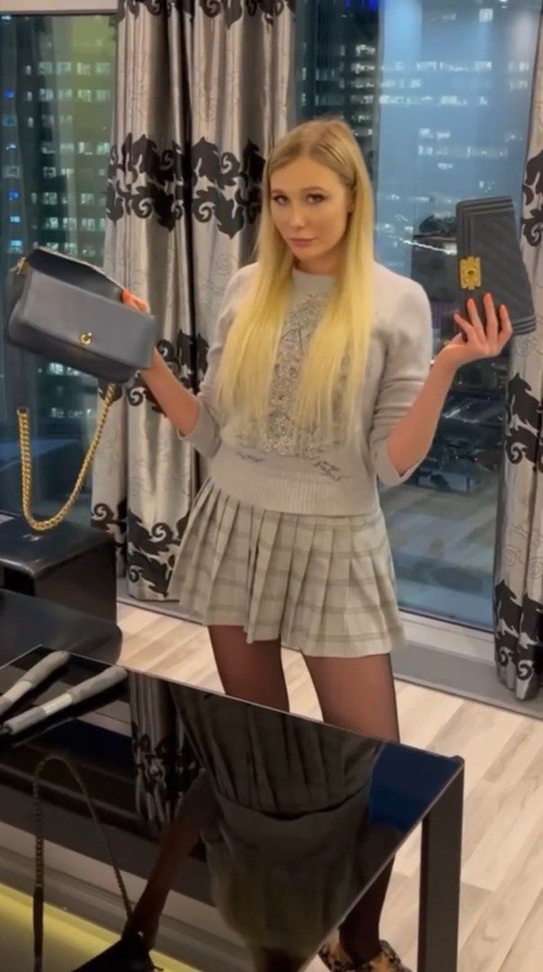 Rosyjskie influencerki niszczą torebki Chanel