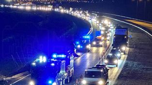 Gocław: Wypadek na S17. Trasa całkowicie zablokowana. Cztery osoby ranne