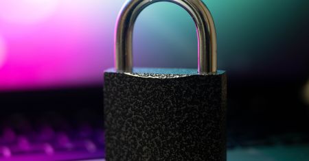 Dzień Bezpiecznego Internetu 2025. Na co trzeba uważać?