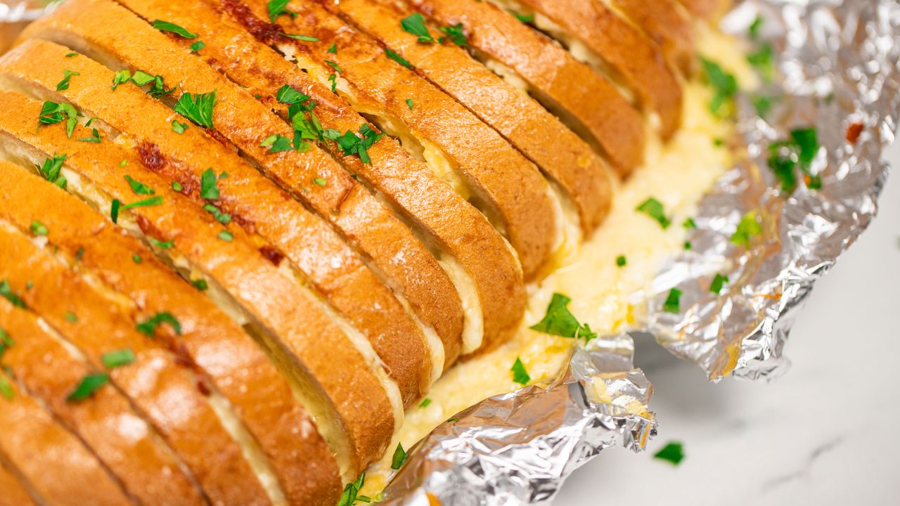 Grillowany chleb z serem. Tak pyszny, że zniknie w 5 minut
