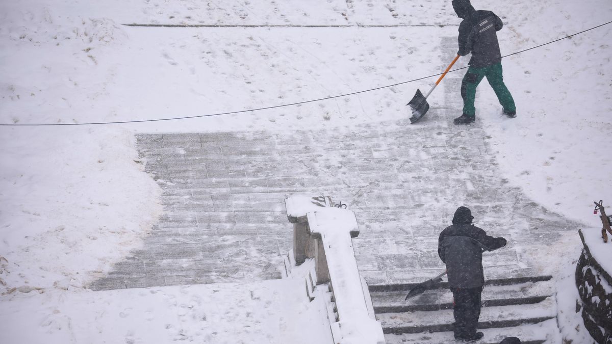 Leszek Szyma�ski
na rowerze, opady, pogoda, rower, skuter, zima, zimowa