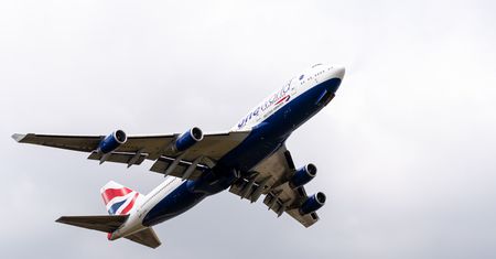 Linie lotnicze w desperacji. Proszą pilotów, by zastępowali stewardesy