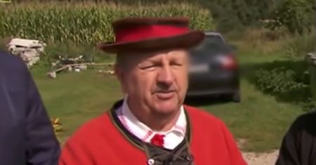 Znany muzyk oskarżony o molestowanie. Sprawa Jana Kani dzieli mieszkańców