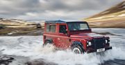 Land Rover Defender ma się świetnie. Producent sprzedaje fabrycznie nowe egzemplarze