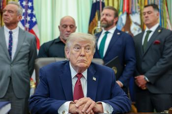 Iran zamyka cieśninę Ormuz. Trump: Nie mogą nas szantażować