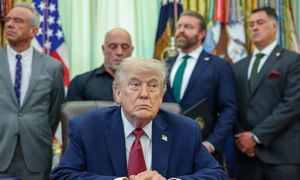 Iran zamyka cieśninę Ormuz. Trump: Nie mogą nas szantażować