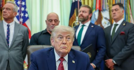 Iran zamyka cieśninę Ormuz. Trump: Nie mogą nas szantażować