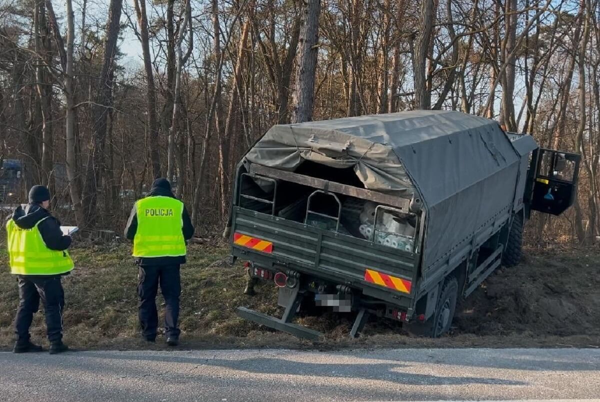 Jelcz w wyniku wypadku wjechał w pobocze