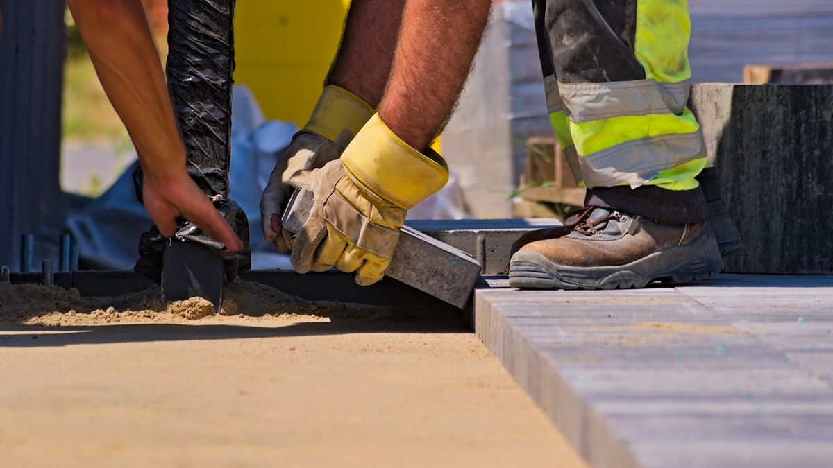 men at work, pavers at work, budowa, drewna, buty robocze, brukarze, pracy, budowlaniec, stolarstwo, dom, artisan, metal, drewno, burta, mierniczy, osoba, bisnes