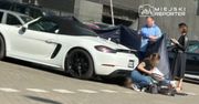 Warszawa: Zajrzał do Porsche. W środku zwłoki mężczyzny