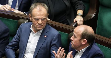 Tusk studzi nastroje wokół wiatraków. "Trzeba być precyzyjnym"