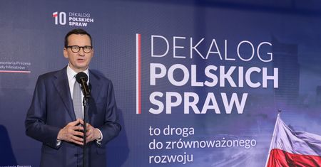 Opozycja odpowiedziała Morawieckiemu. "Lepiej odejść z honorem"