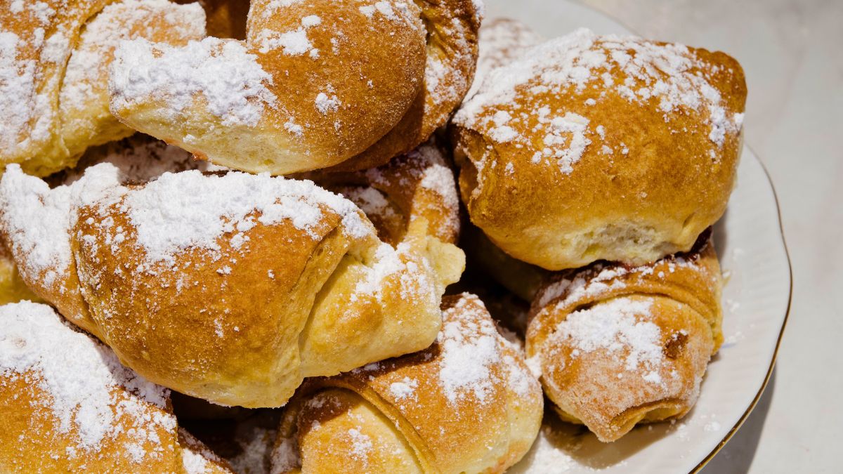 Rogaliki drożdżowe z marmoladą