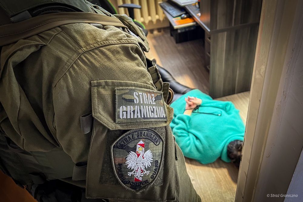 Ośmiu podejrzanych zatrzymanych w sprawie handlu ludźmi.