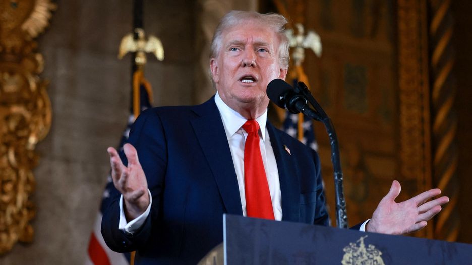 Archiwum zagraniczne East News 2024-08
PALM BEACH, FLORIDA - AUGUST 08: Republican presidential candidate former President Donald Trump speaks during a press conference at Mr. Trump's Mar-a-Lago estate on August 08, 2024, in Palm Beach, Florida. Polls currently show a close race between Trump and Democratic presidential candidate, U.S. Vice President Kamala Harris.   Joe Raedle/Getty Images/AFP (Photo by JOE RAEDLE / GETTY IMAGES NORTH AMERICA / Getty Images via AFP)
JOE RAEDLE
