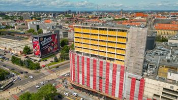 Arkady Wrocławskie znikają. Trwa rozbiórka obiektu