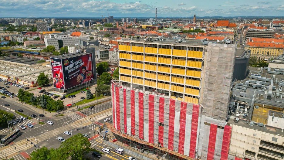 Rozbiórka Arkad Wrocławskich trwa w najlepsze