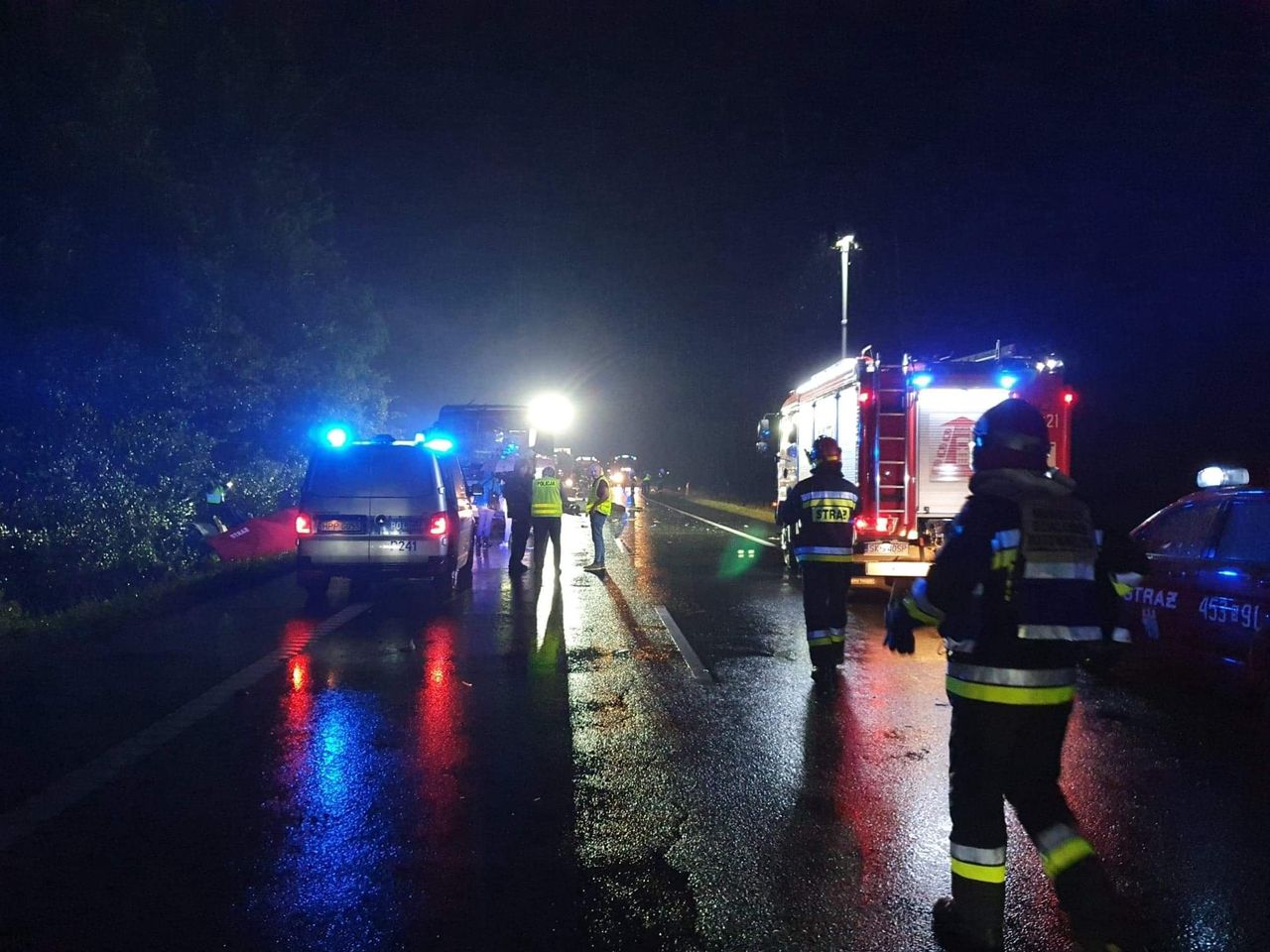 Gliwice. Wypadek na dk 88 z udziałem busa i autokaru. 9 osób nie żyje