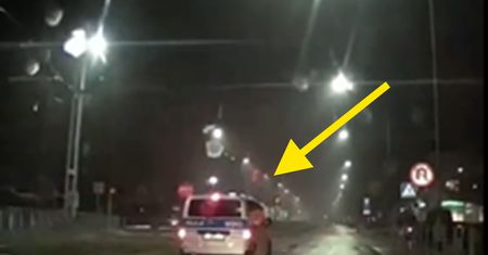 Sceny w Szczecinie. Nagrali policję na przejściu