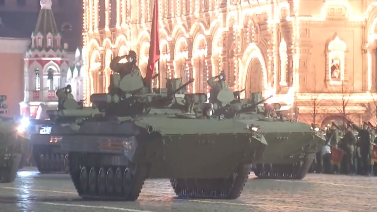 Na plac Czerwony wjechały czołgi. Do zdarzenia doszło pod osłoną nocy