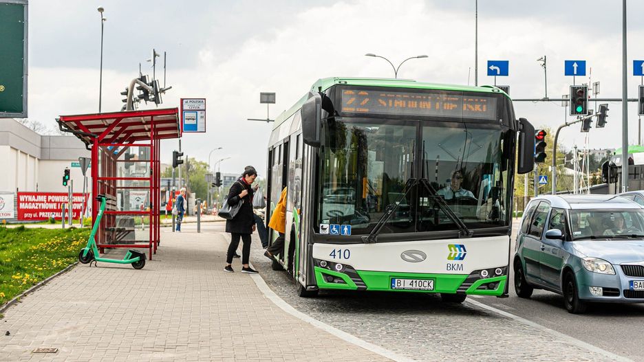 Łączna liczba &#34;gapowiczów&#34;, którzy mają nieuregulowany dług wobec miasta Białystok, to 17 140 osób. Obecnie zalegają oni na kwotę 42 096 123,76 zł. Rekordzista ma zadłużenie w wysokości 37 696,52 zł.