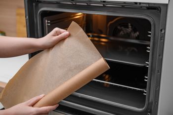 Nie piecz na takim papierze. Jedzenie będzie do wyrzucenia