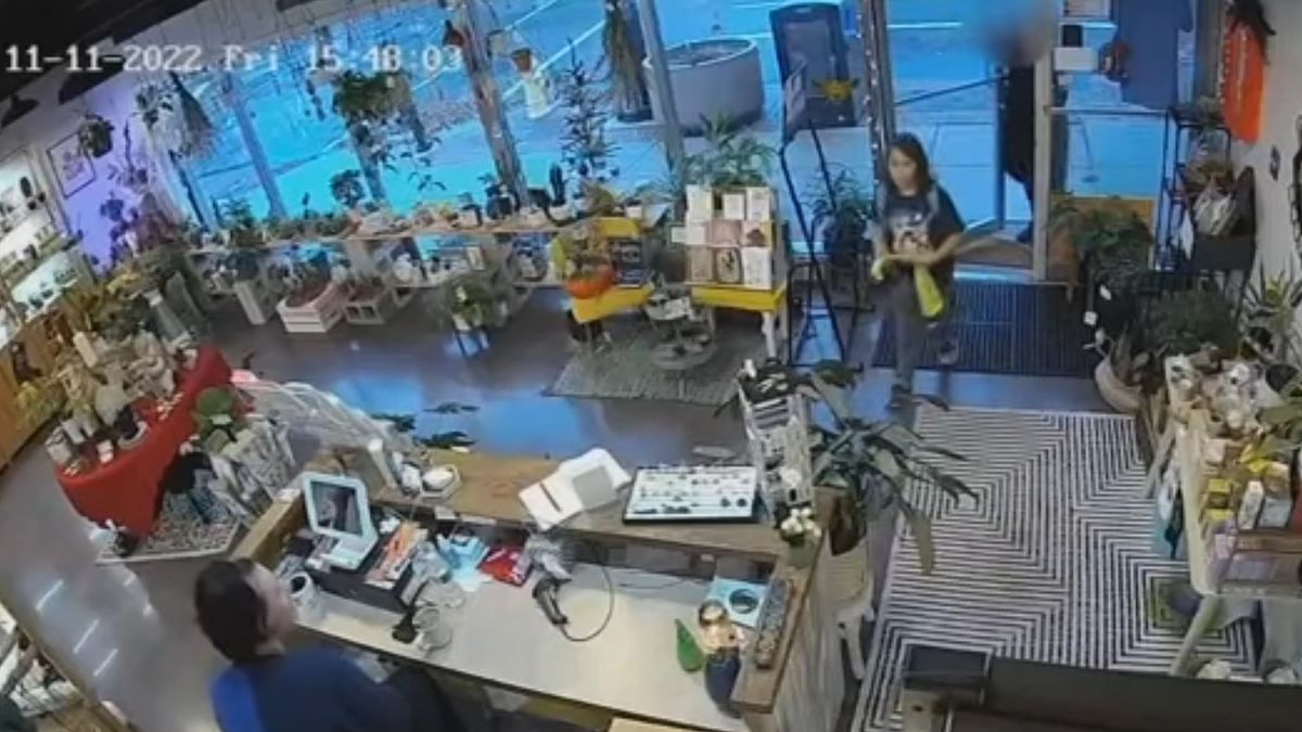 10-latek zareagował na kobietę, która go śledziła.