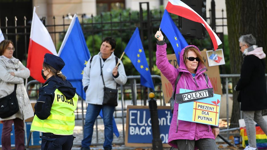 Światowe media komentują wyrok TK: "Duży krok w kierunku prawnego polexitu"