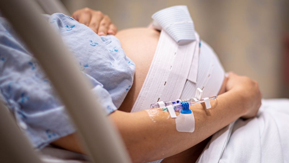 Wypadnięcie pępowiny: przyczyny i postępowanie