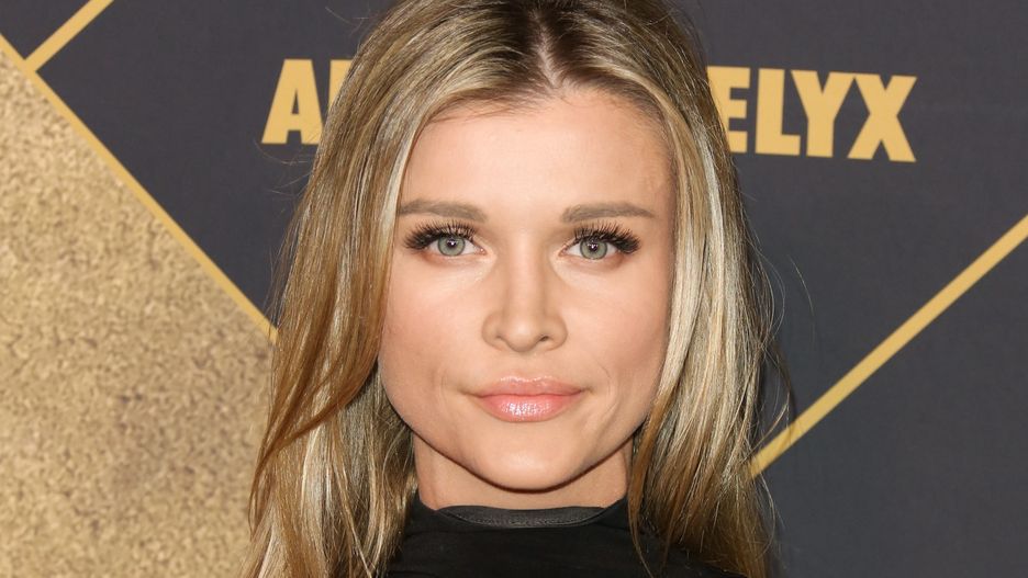 Joanna Krupa w modnym dodatku tej jesieni.
