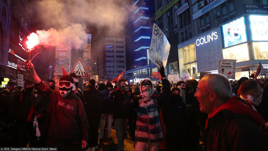 Fala protest�w w Turcji
Anti riot police clashed protesters, using tear gas and water cannons during a demonstration in support of Istanbul's jailed mayor Ekrem Imamoglu, in Ankara, Turkey on March 24, 2025. Istanbul's newly-deposed mayor Ekrem Imamoglu was taken to a jail on the western outskirts of the megacity city on March 23, 2025 afternoon. Photo by Ugur Yildirim/DIA Images/ABACAPRESS.COM
DIA Images/ABACA